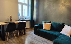 Apart Complex Green Rewolucji 27